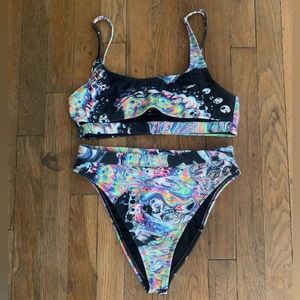 Liquid trip top w/ under boob cut out & the matching cheeky bottoms. Size M set